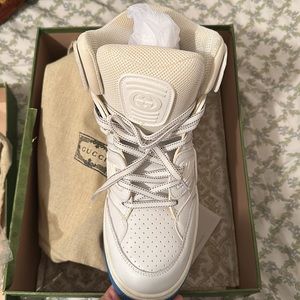 MEN'S GUCCI BASKET SNEAKER
Color: white and blue
Size: Men’s 10
